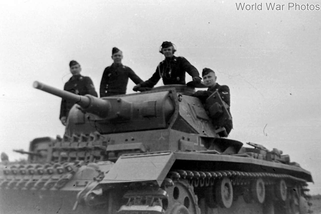 Танковая дивизия вермахта. 15 Танковая дивизия вермахта PZ III. PZ.Kpfw.III 1941. Танк Tauchpanzer III. PZ IV 13-Я танковая дивизия вермахта.